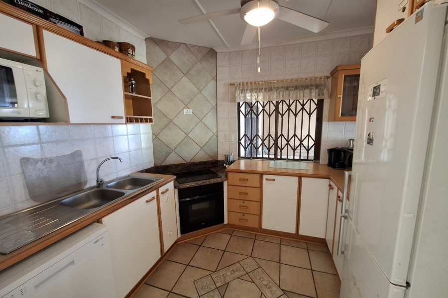 6 Bedroom Property for Sale in Manaba Beach KwaZulu-Natal