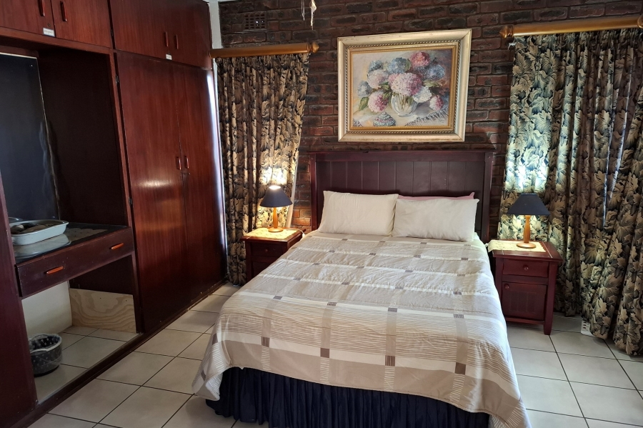 6 Bedroom Property for Sale in Manaba Beach KwaZulu-Natal