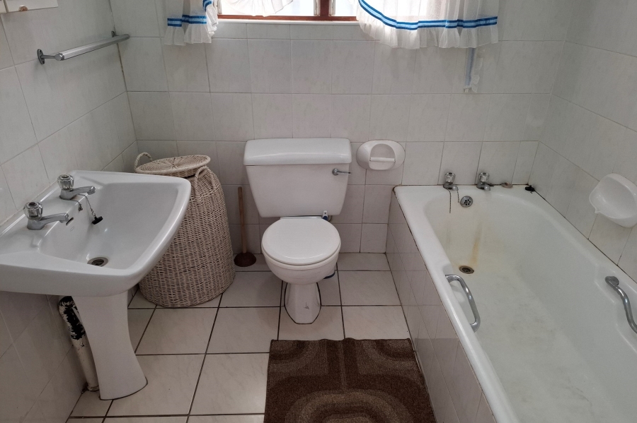 6 Bedroom Property for Sale in Manaba Beach KwaZulu-Natal