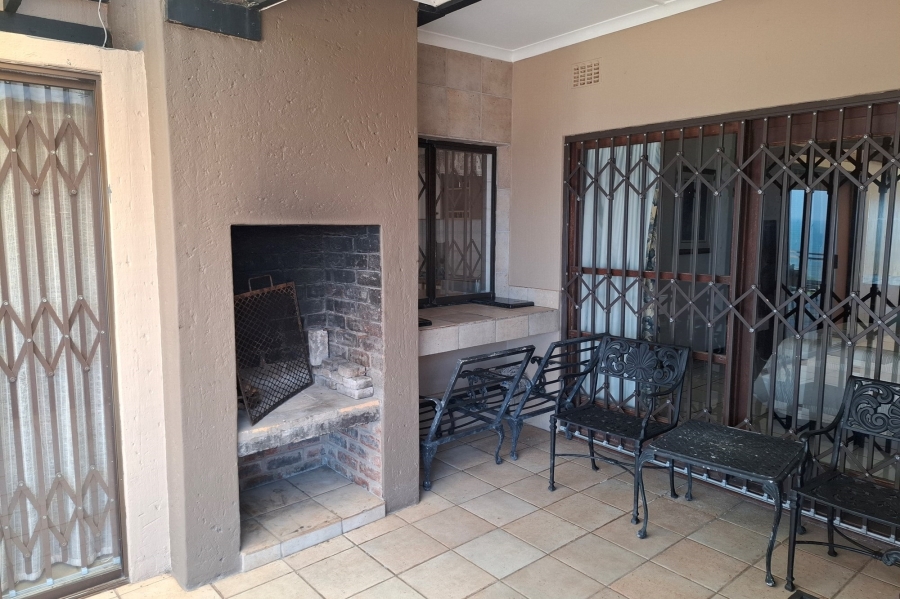 6 Bedroom Property for Sale in Manaba Beach KwaZulu-Natal