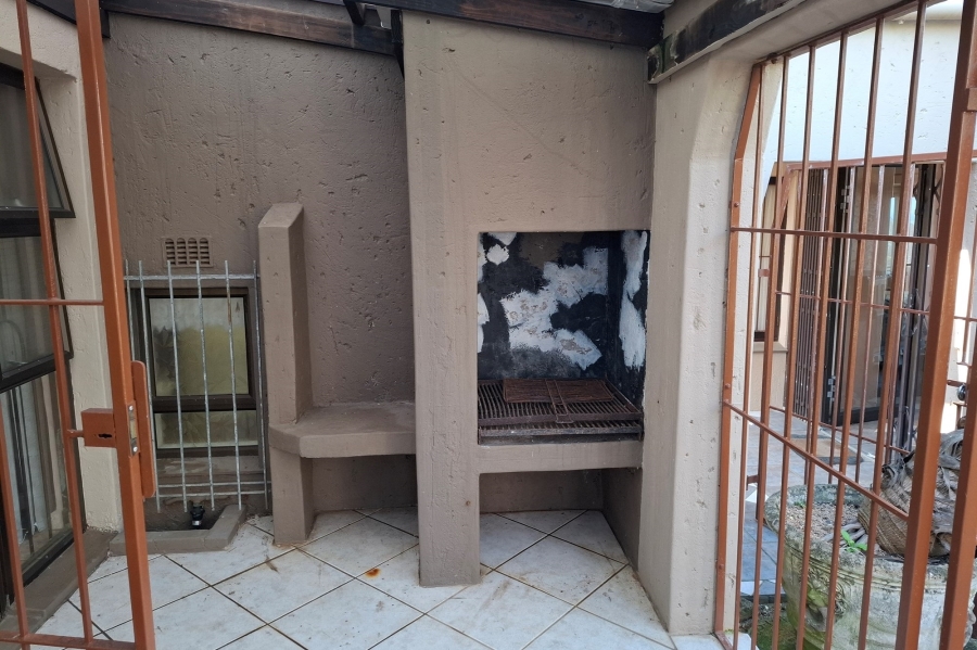 6 Bedroom Property for Sale in Manaba Beach KwaZulu-Natal