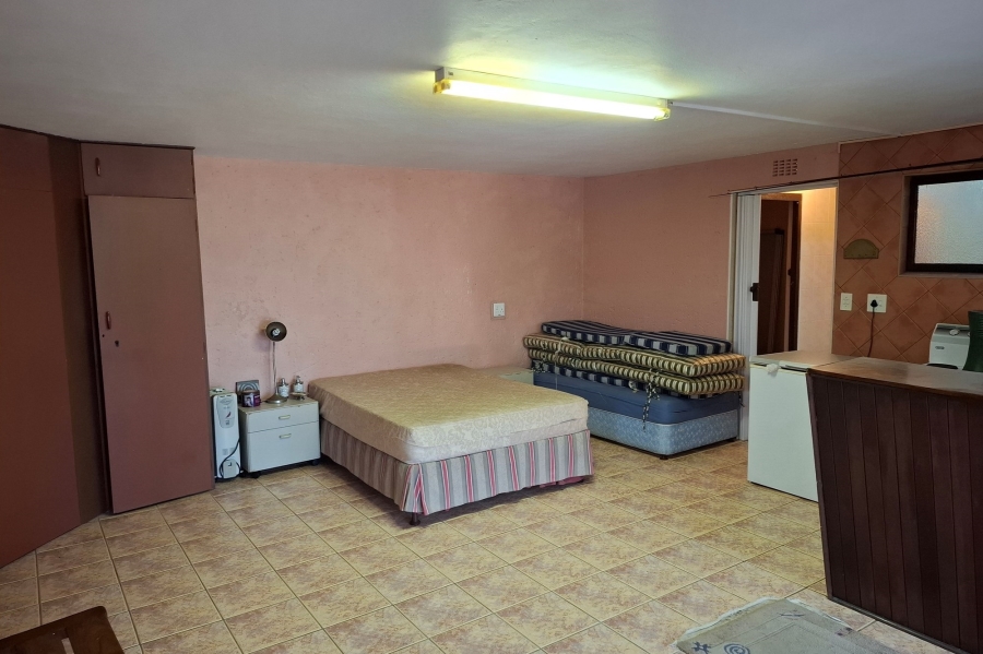 6 Bedroom Property for Sale in Manaba Beach KwaZulu-Natal