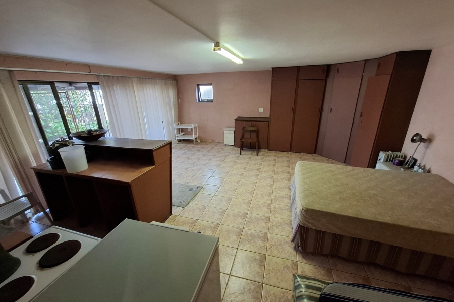 6 Bedroom Property for Sale in Manaba Beach KwaZulu-Natal