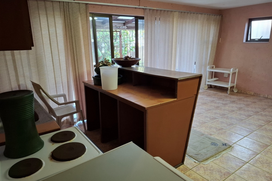 6 Bedroom Property for Sale in Manaba Beach KwaZulu-Natal