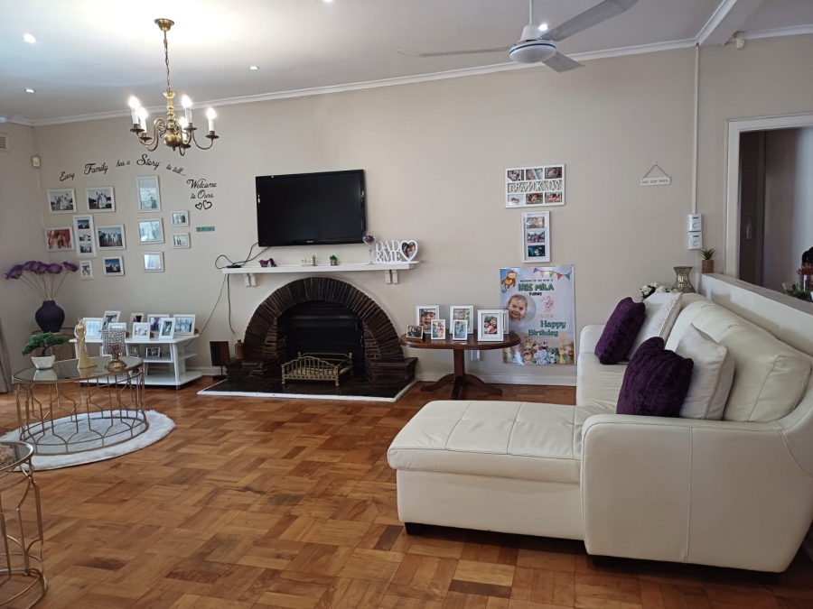 6 Bedroom Property for Sale in Worlds View KwaZulu-Natal