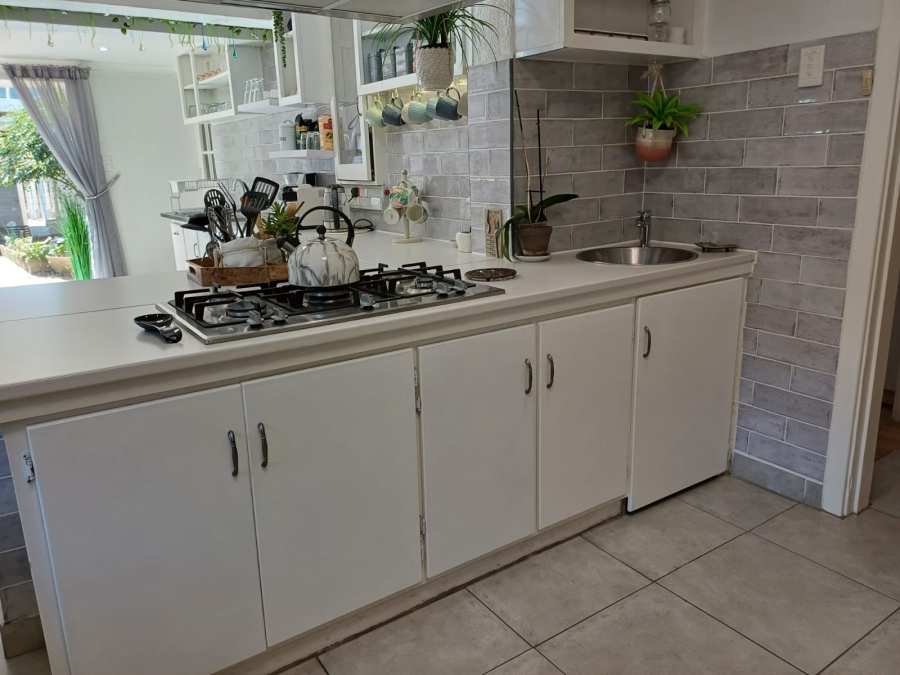 6 Bedroom Property for Sale in Worlds View KwaZulu-Natal