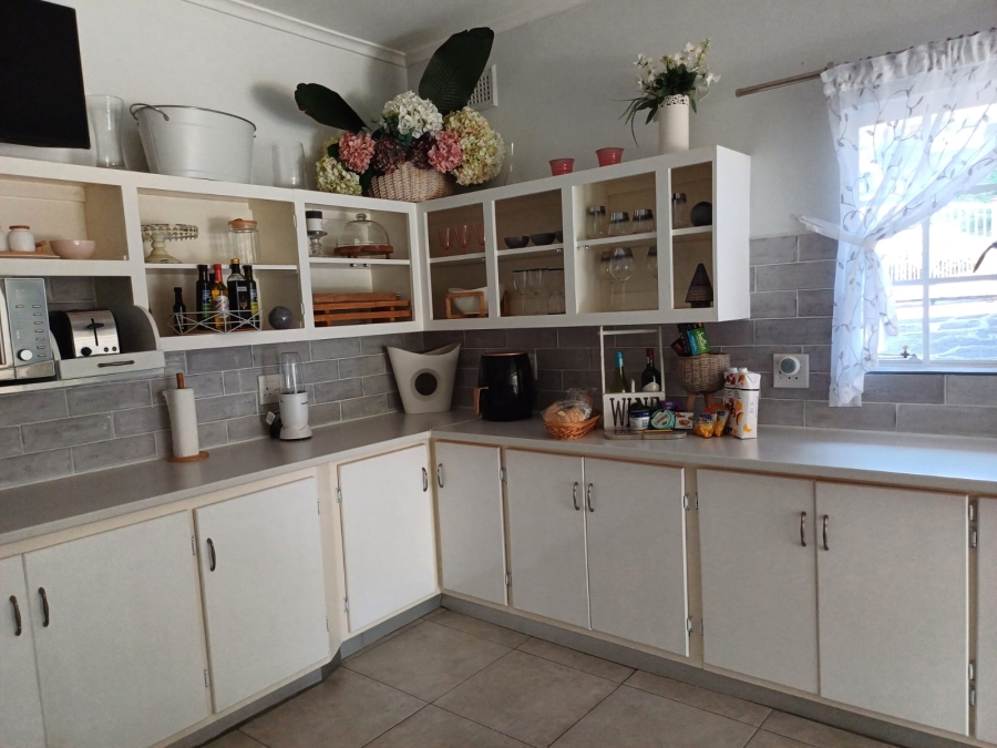 6 Bedroom Property for Sale in Worlds View KwaZulu-Natal