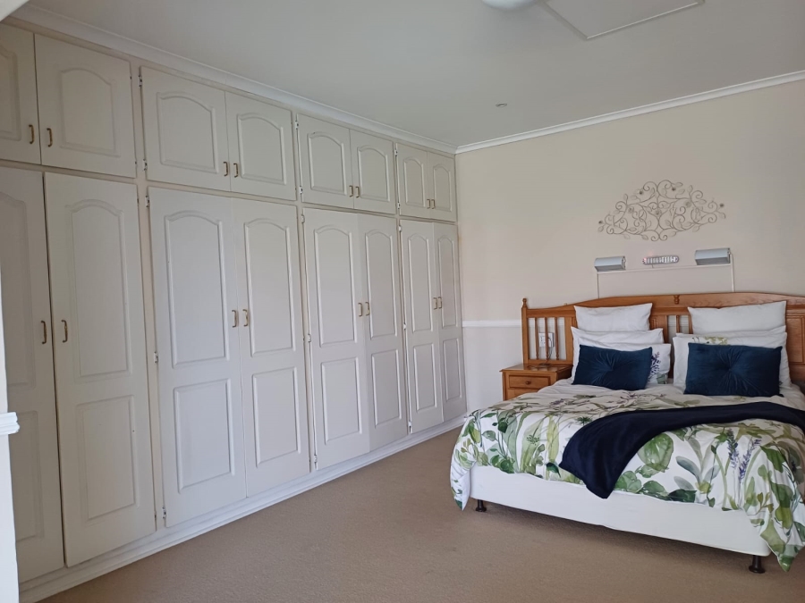 6 Bedroom Property for Sale in Worlds View KwaZulu-Natal