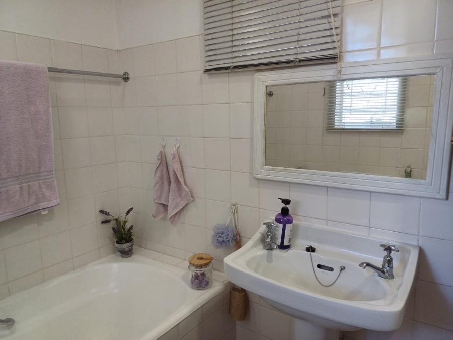 6 Bedroom Property for Sale in Worlds View KwaZulu-Natal