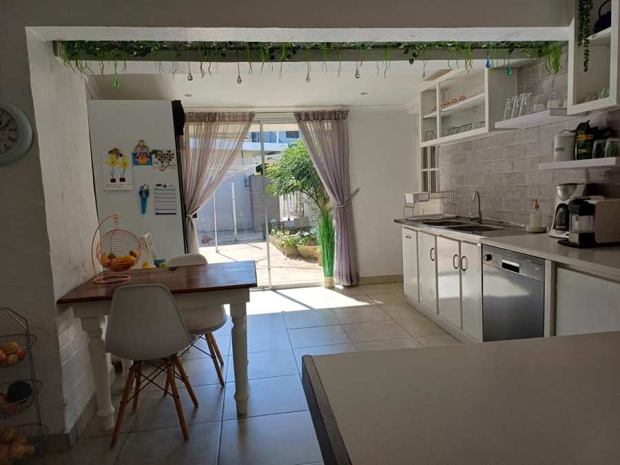 6 Bedroom Property for Sale in Worlds View KwaZulu-Natal