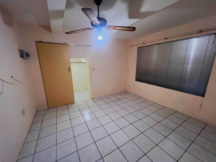 To Let 1 Bedroom Property for Rent in Margate KwaZulu-Natal