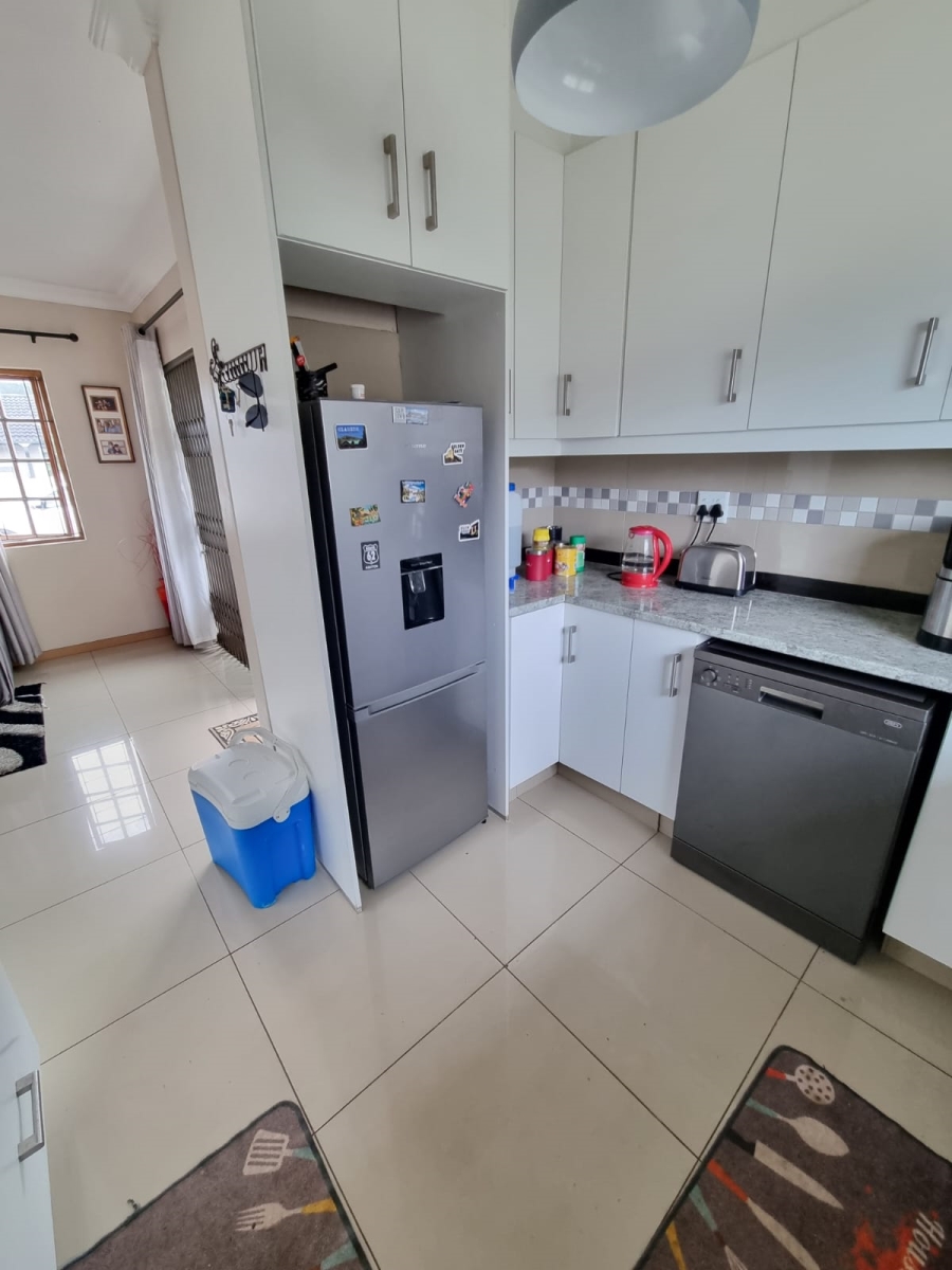 To Let 2 Bedroom Property for Rent in Waterfall KwaZulu-Natal