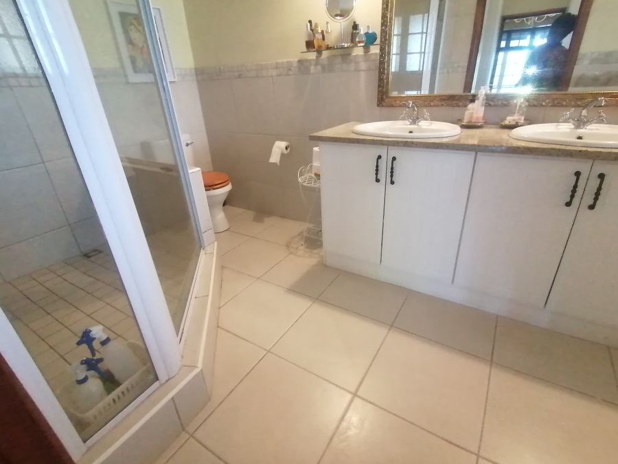 5 Bedroom Property for Sale in Shortens Country Estate KwaZulu-Natal