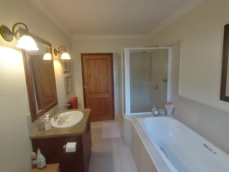 5 Bedroom Property for Sale in Shortens Country Estate KwaZulu-Natal