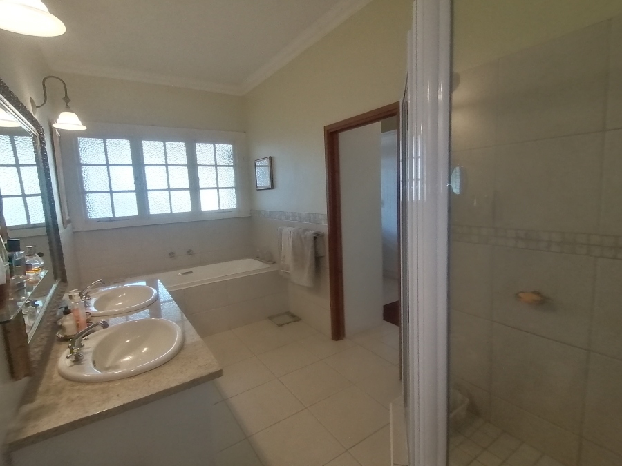5 Bedroom Property for Sale in Shortens Country Estate KwaZulu-Natal