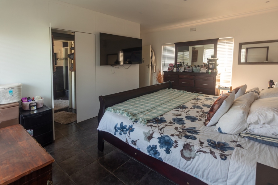 3 Bedroom Property for Sale in Ocean View KwaZulu-Natal