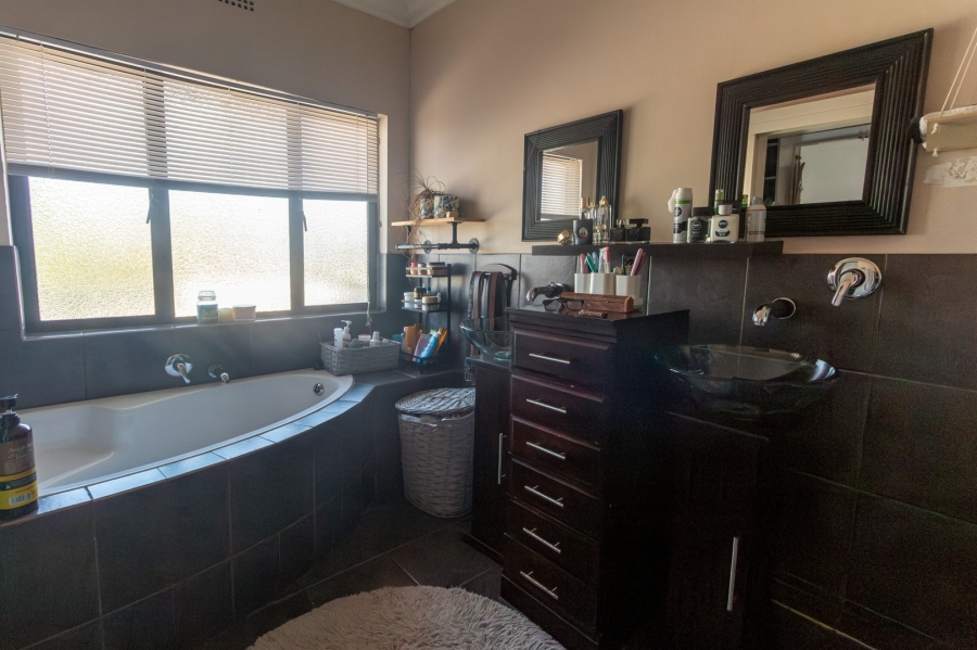 3 Bedroom Property for Sale in Ocean View KwaZulu-Natal