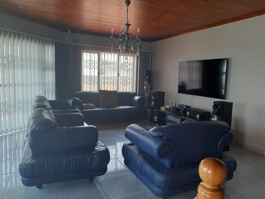 5 Bedroom Property for Sale in Treasure Beach KwaZulu-Natal