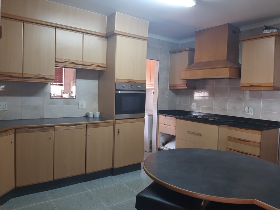 5 Bedroom Property for Sale in Treasure Beach KwaZulu-Natal