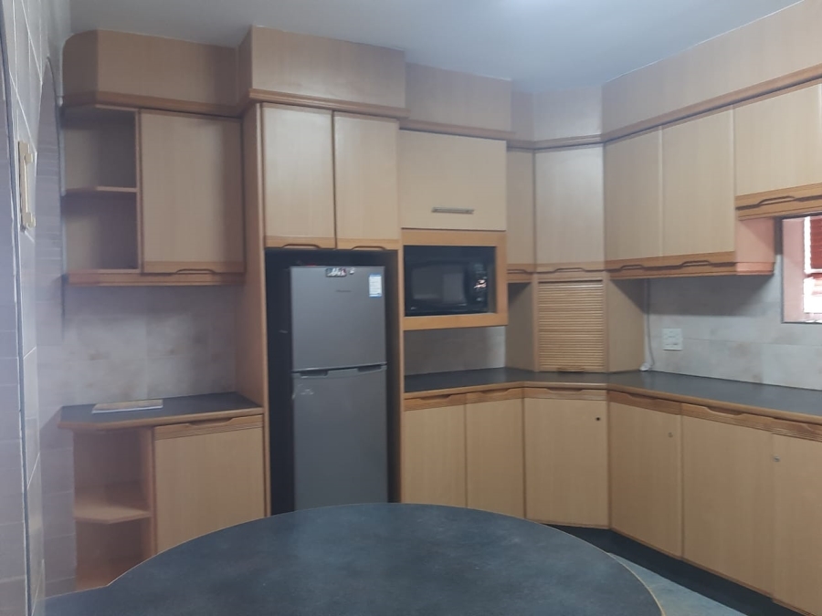 5 Bedroom Property for Sale in Treasure Beach KwaZulu-Natal