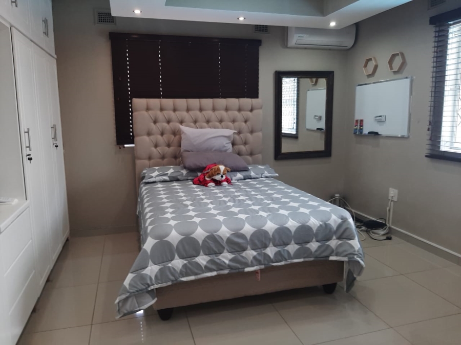5 Bedroom Property for Sale in Treasure Beach KwaZulu-Natal
