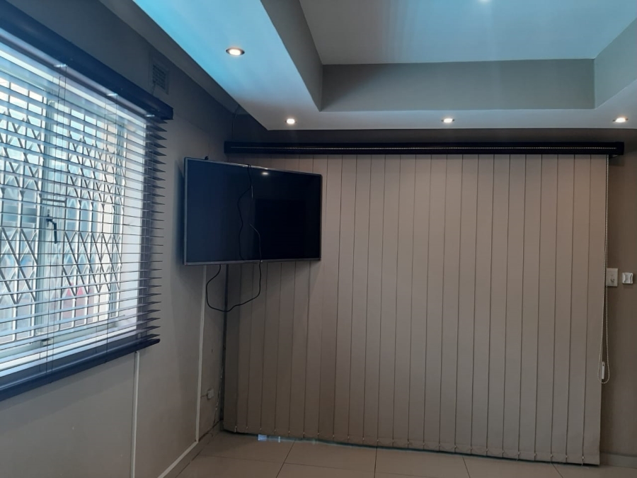 5 Bedroom Property for Sale in Treasure Beach KwaZulu-Natal