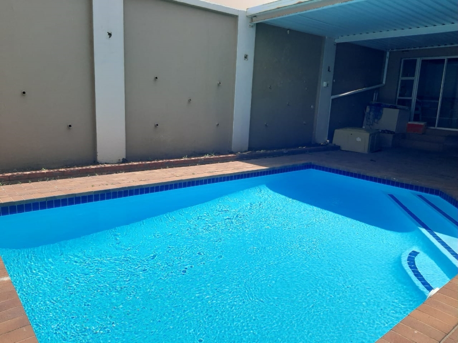 5 Bedroom Property for Sale in Treasure Beach KwaZulu-Natal