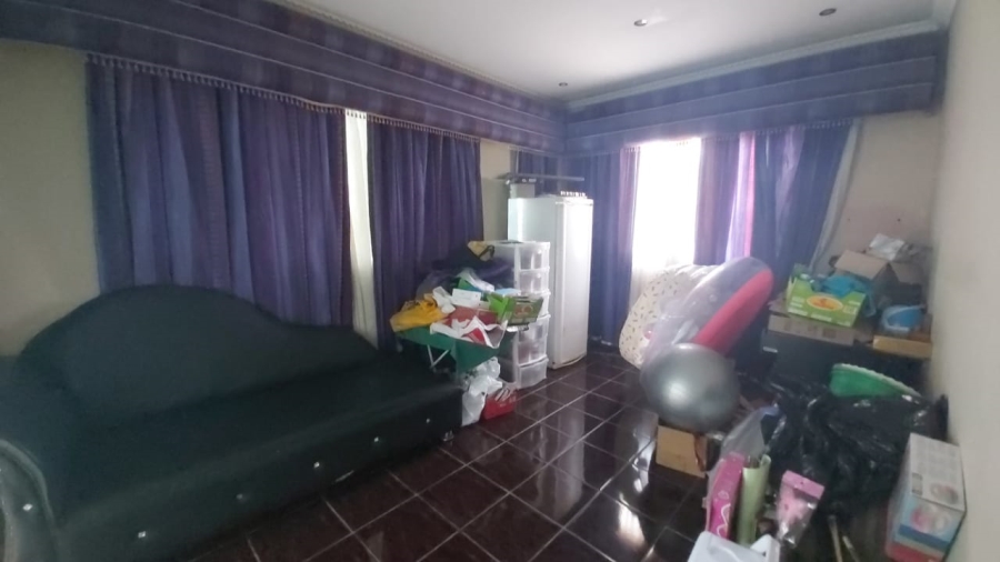 5 Bedroom Property for Sale in Treasure Beach KwaZulu-Natal
