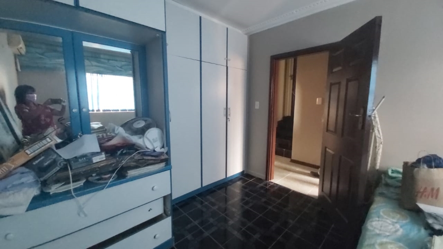 5 Bedroom Property for Sale in Treasure Beach KwaZulu-Natal