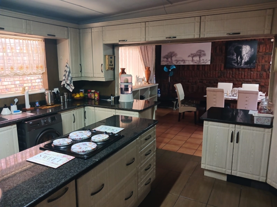 4 Bedroom Property for Sale in Huttenheights KwaZulu-Natal