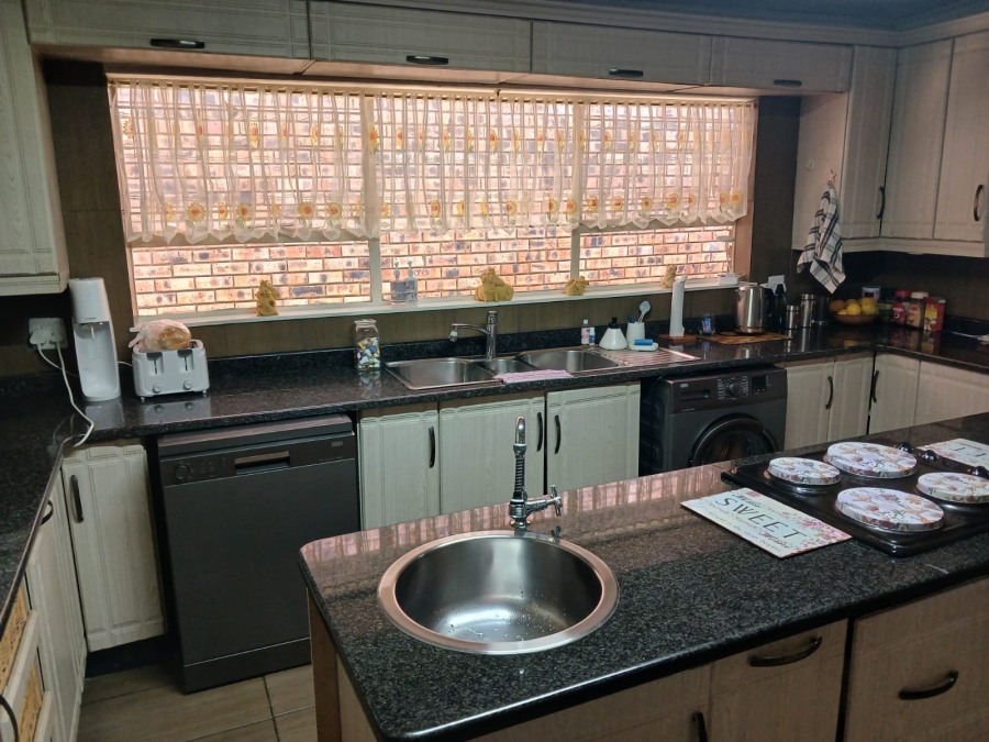4 Bedroom Property for Sale in Huttenheights KwaZulu-Natal