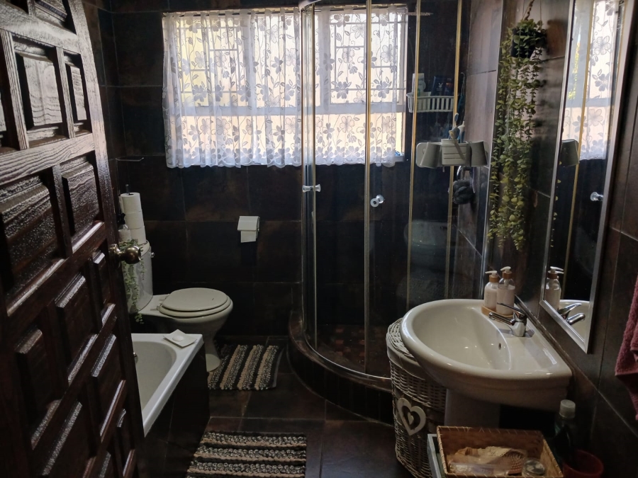 4 Bedroom Property for Sale in Huttenheights KwaZulu-Natal