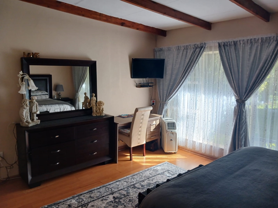 4 Bedroom Property for Sale in Huttenheights KwaZulu-Natal