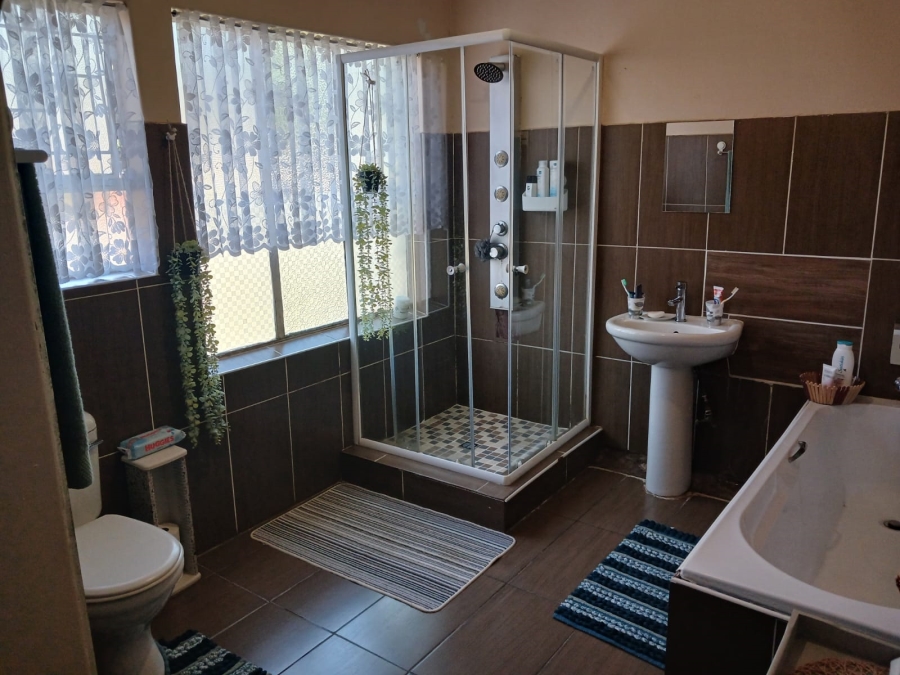 4 Bedroom Property for Sale in Huttenheights KwaZulu-Natal