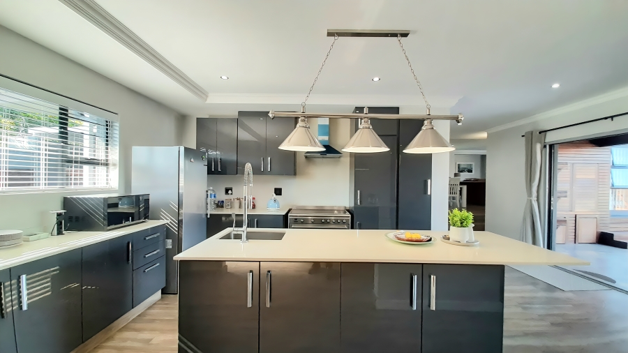 4 Bedroom Property for Sale in Sheffield Beach KwaZulu-Natal