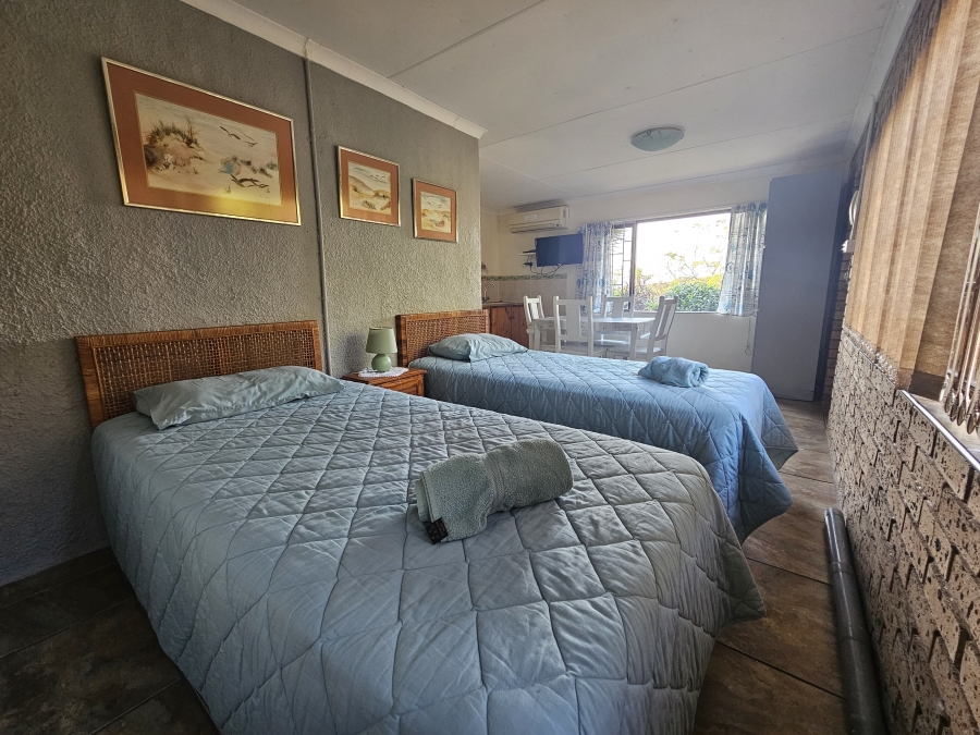 6 Bedroom Property for Sale in Sea Park KwaZulu-Natal
