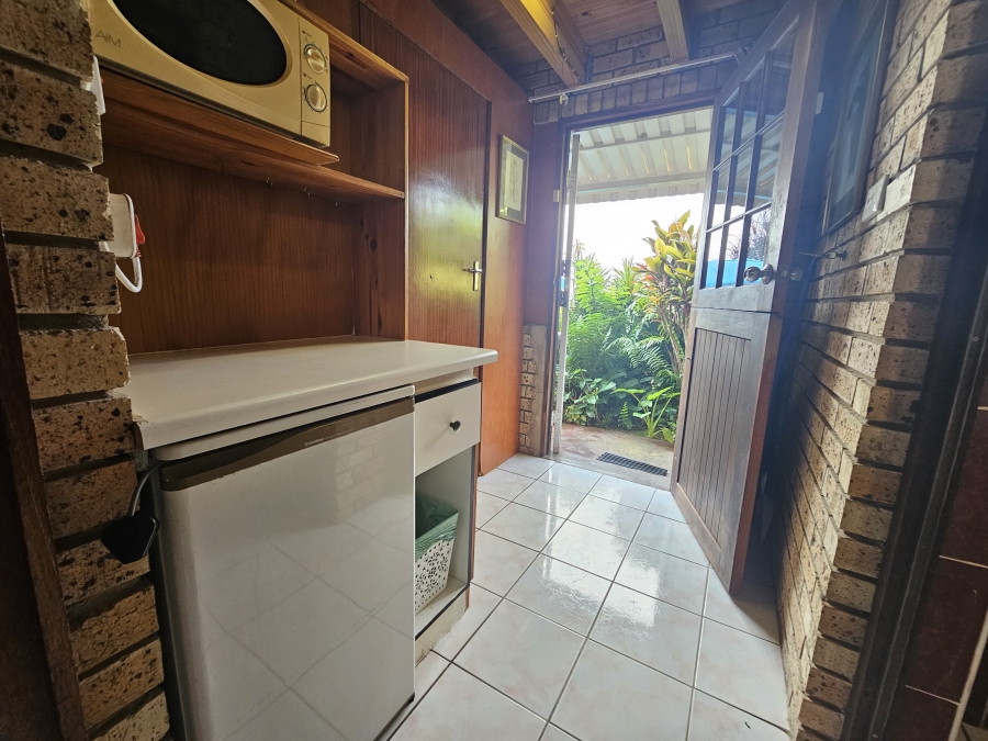 6 Bedroom Property for Sale in Sea Park KwaZulu-Natal