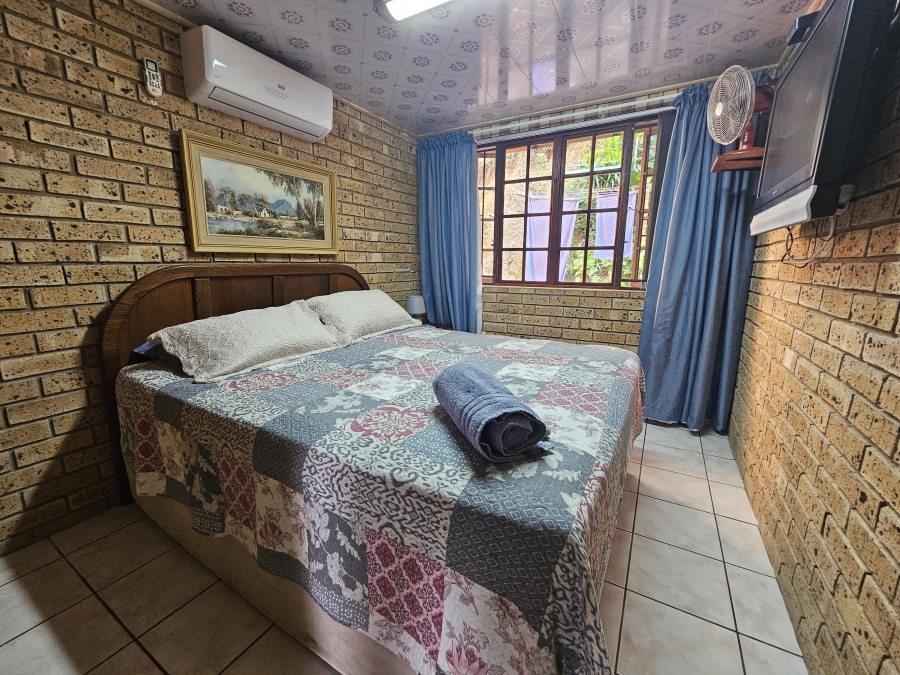6 Bedroom Property for Sale in Sea Park KwaZulu-Natal