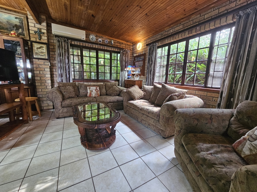 6 Bedroom Property for Sale in Sea Park KwaZulu-Natal