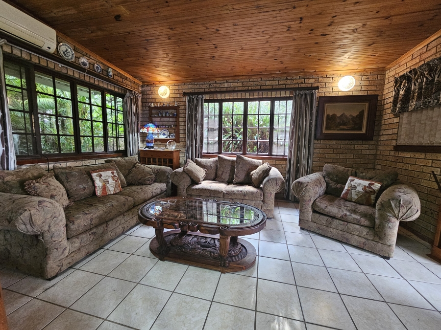 6 Bedroom Property for Sale in Sea Park KwaZulu-Natal