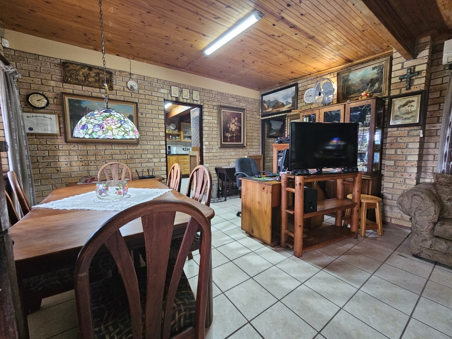 6 Bedroom Property for Sale in Sea Park KwaZulu-Natal