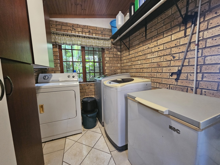 6 Bedroom Property for Sale in Sea Park KwaZulu-Natal
