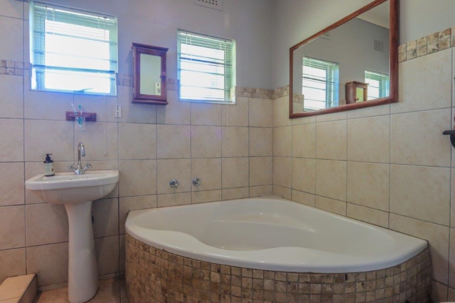 4 Bedroom Property for Sale in Dawncliffe KwaZulu-Natal