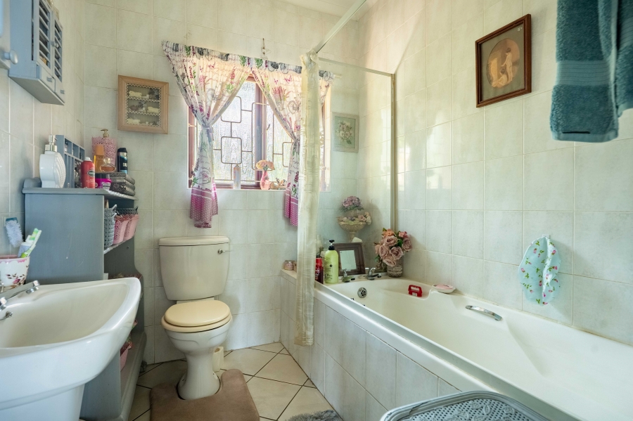 To Let 3 Bedroom Property for Rent in Athlone Park KwaZulu-Natal
