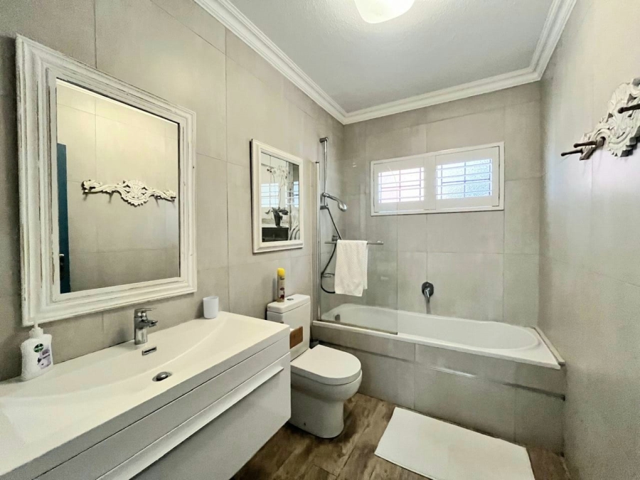 To Let 3 Bedroom Property for Rent in Compensation Beach KwaZulu-Natal