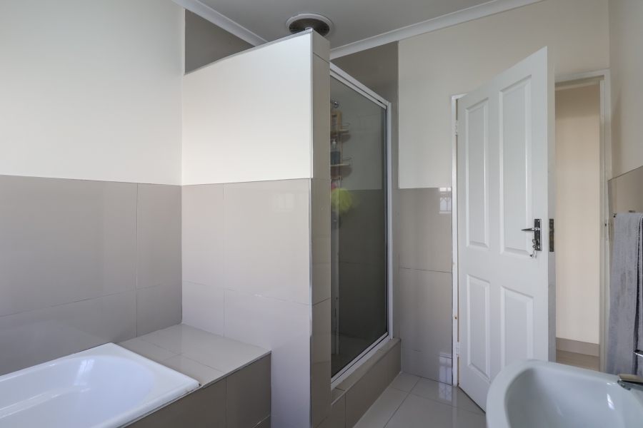 3 Bedroom Property for Sale in Rouken Glen KwaZulu-Natal