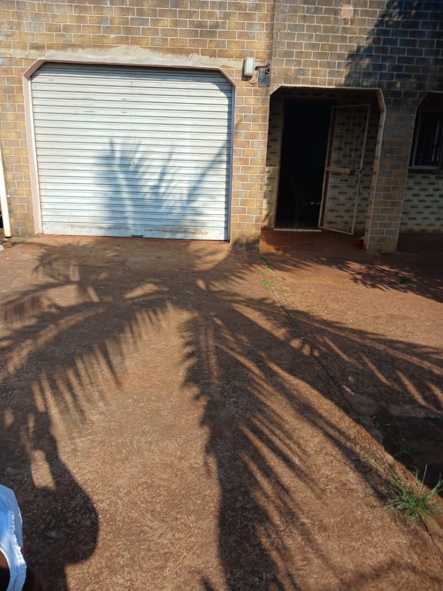 1 Bedroom Property for Sale in Empangeni Rural KwaZulu-Natal