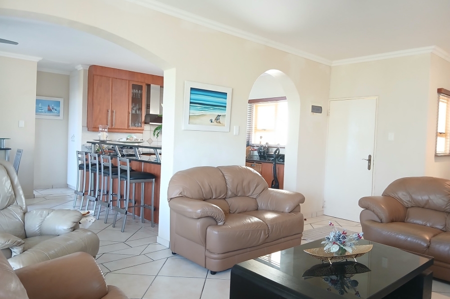 To Let 4 Bedroom Property for Rent in Uvongo KwaZulu-Natal