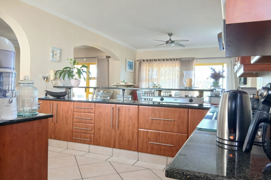 To Let 4 Bedroom Property for Rent in Uvongo KwaZulu-Natal