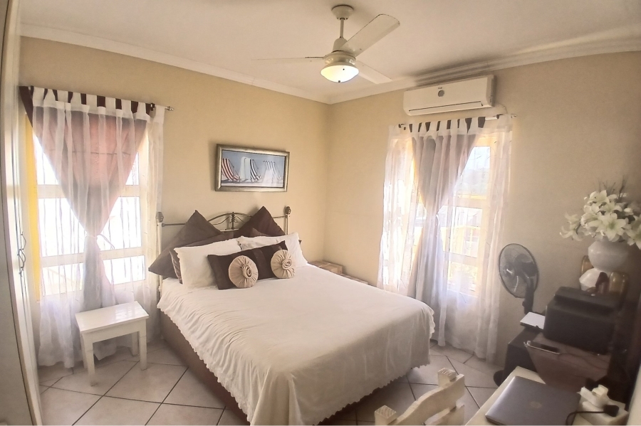 To Let 4 Bedroom Property for Rent in Uvongo KwaZulu-Natal